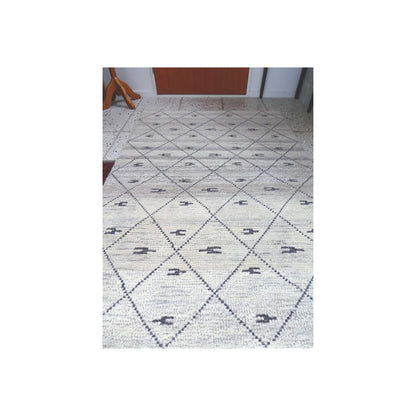 People Woollen Handcrafted Rug - 120 cm x 180 cm